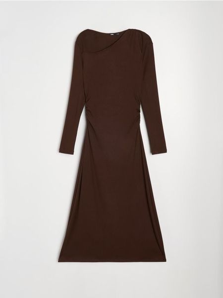 Sukienka maxi z asymetrycznym dekoltem - brązowy. Brązowe sukienki damskie Sinsay, l, bez wzorów, z asymetrycznym kołnierzem, bez ramiączek, maxi, asymetryczne. Za 69.99 zł.