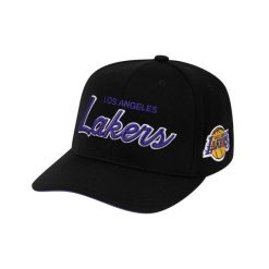 Czapka typu snapback Mitchell & Ness Foundation Script Stretch Los Angeles Laker. Czarne czapki i kapelusze męskie Mitchell & Ness, bez wzorów, eleganckie. Za 218.50 zł.