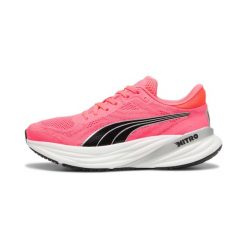 Damskie buty do biegania Puma Magnify Nitro 2 Fade. Czerwone obuwie sportowe damskie Puma, bez wzorów, z dzianiny, do biegania. Za 409.99 zł.
