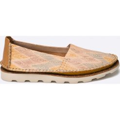Clarks - Espadryle Damara. Szare espadryle damskie Clarks, z materiału. W wyprzedaży za 179.90 zł.