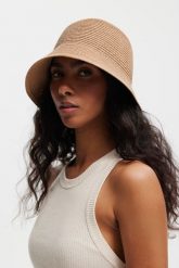 KAPELUSZ BUCKET RETRO KARMELOWY One size - Flawless. Czapki i kapelusze damskie Flawless, na lato, bez wzorów, eleganckie. Za 210.00 zł.