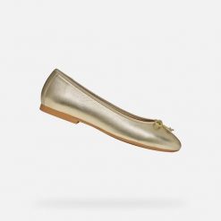 Baleriny Geox New Palmaria - Kobieta. Białe baleriny damskie Geox, bez wzorów, z materiału, bez obcasa, na płaskiej podeszwie. Za 443.90 zł.