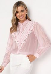 Różowa Koszula z Koronką Walaa. Czerwone bluzki damskie Born2be, m, bez wzorów, z koronki, bez kołnierzyka, bez ramiączek. Za 129.99 zł.