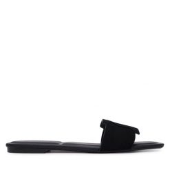 Klapki Calvin Klein. Czarne klapki damskie Calvin Klein, bez wzorów, bez obcasa. Za 409.99 zł.