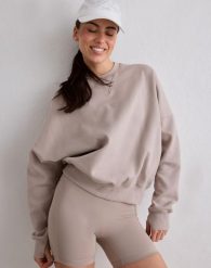 Damska bluza biegowa oddychająca, odprowadzająca wilgoć Le Run ciemna glina. Brązowe bluzy damskie Aim'n, s, bez wzorów, z bawełny, bez kaptura. Za 381.00 zł.