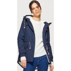 Ciepła parka z kapturem - Granatowy. Niebieskie parki damskie Cropp. Za 249.99 zł.