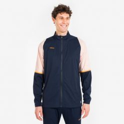 Kurtka piłkarska przeciwdeszczowa Kipsta CLR. Brązowe kurtki męskie KIPSTA, l, bez wzorów, z materiału, sportowe, bez kaptura. Za 219.99 zł.