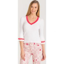 SWETER Elisabetta Franchi. Białe swetry damskie Elisabetta Franchi, bez wzorów, z dzianiny, bez kołnierzyka, bez ramiączek, bez kaptura. Za 559.30 zł.