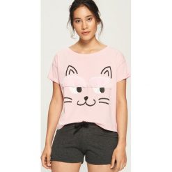 Piżama z kotem - Różowy. Czerwone piżamy damskie Sinsay. Za 39.99 zł.