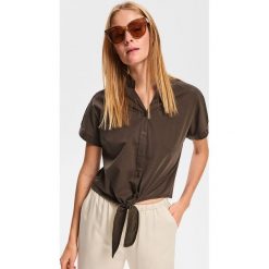 Bluzka z ozdobnym wiązaniem - Khaki. Bluzki damskie marki Reserved. Za 69.99 zł.