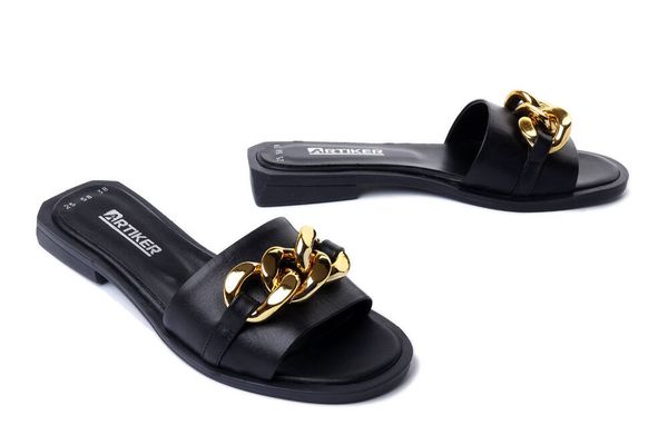 ARTIKER RELAKS 50C0473 czarny, klapki damskie. Czarne klapki damskie Artiker Relaks, bez wzorów, ze skóry, bez obcasa, na obcasie. Za 239.90 zł.