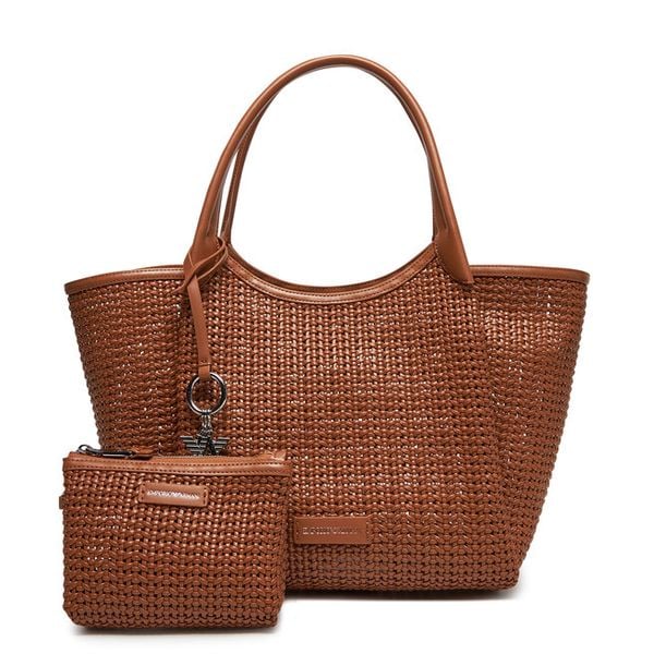 Torebka Emporio Armani. Brązowe torebki do ręki damskie Emporio Armani, bez wzorów, bez dodatków. Za 989.99 zł.