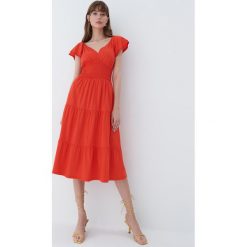 Bawełniana sukienka midi - Pomarańczowy. Brązowe sukienki damskie Mohito, l, bez wzorów, z bawełny, bez kołnierzyka, bez ramiączek, midi. Za 139.99 zł.