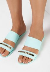Jasnoniebieskie Klapki Caesips. Niebieskie klapki damskie Born2be, z aplikacjami, glamour, bez obcasa, na płaskiej podeszwie. Za 29.99 zł.