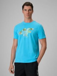4F T-shirt regular z nadrukiem męski - niebieski M. Niebieskie t-shirty męskie 4f, na lato, m, bez wzorów, z bawełny, klasyczne, bez kołnierzyka. W wyprzedaży za 39.99 zł.