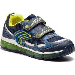 Sneakersy GEOX - J Android B. C J9244C 01454 C0749 DD Navy/Lime. Półbuty chłopięce marki Geox. W wyprzedaży za 229.00 zł.
