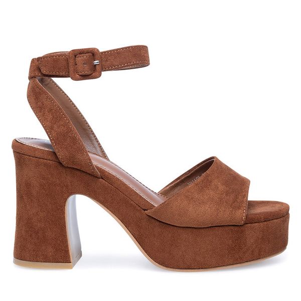 Sandały DeeZee. Brązowe sandały damskie DeeZee, bez wzorów, bez obcasa, na słupku, bez zapięcia. Za 139.99 zł.