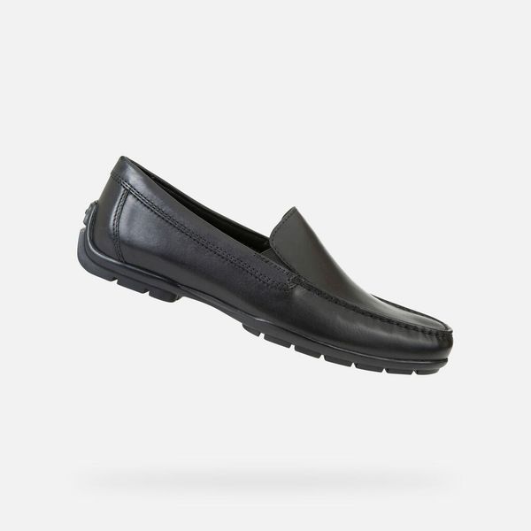 Buty żeglarskie Geox Moner. Czarne eleganckie półbuty Geox, z gumy, biznesowe, bez zapięcia. Za 555.40 zł.