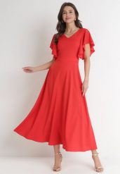 Czerwona Rozkloszowana Sukienka Zdobiona Falbanami Emilienne. Czerwone sukienki damskie Born2be, na co dzień, m, z aplikacjami, z jeansu, eleganckie, bez kołnierzyka, bez ramiączek, maxi, proste. Za 129.99 zł.