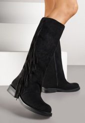 Czarne Kozaki w Stylu Boho z Imitacji Zamszu z Frędzlami Vemirina. Czarne kozaki damskie Born2be, z jeansu, bez obcasa, na płaskiej podeszwie. Za 159.99 zł.