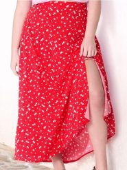 Spódnica midi w kwiaty PLUS SIZE - czerwony. Czerwone spódnice damskie Sinsay, l, bez wzorów, plus size, midi. W wyprzedaży za 29.99 zł.