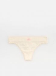 Majtki typu stringi z koronką - złamana biel. Stringi damskie Reserved, l, bez wzorów, z koronki. Za 29.99 zł.