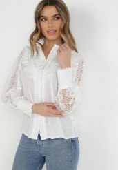 Biała Koszula Mysthilei. Białe bluzki damskie Born2be, m, w ażurowe wzory, z koronki, eleganckie, bez kołnierzyka, bez ramiączek. Za 99.99 zł.