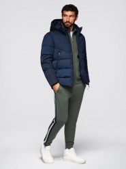 Męska kurtka z asymetrycznym pikowaniem i kapturem - granatowa V4 - Rozmiar: L. Niebieskie kurtki męskie Ombre Clothing, na zimę, l, z aplikacjami, z gumy. Za 439.99 zł.