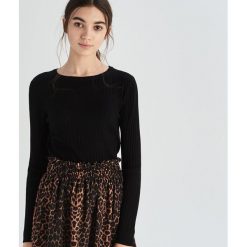 Prążkowany sweter basic - Czarny. Swetry damskie marki Sinsay. Za 39.99 zł.