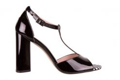 Sandały Bayla-097 08 Czarno - Białe Sandały, Skóra naturalna lakierowana - 36. Czarne sandały damskie Bayla, bez wzorów, z lakierowanej skóry, bez obcasa, na obcasie, bez zapięcia. W wyprzedaży za 89.10 zł.