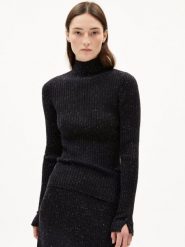ARMEDANGELS Sweter - Alaania Kobiety Bawełna czarny, M. Czarne swetry damskie ARMEDANGELS, m, bez wzorów, z bawełny, bez kołnierzyka, bez ramiączek, bez kaptura. Za 379.95 zł.