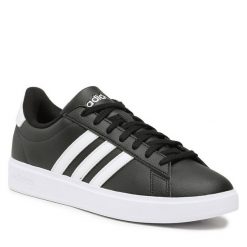 Sneakersy adidas. Białe półbuty chłopięce Adidas, bez wzorów, bez zapięcia. Za 379.99 zł.