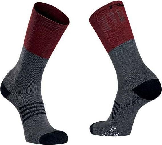 Skarpety rowerowe NORTHWAVE EXTREME PRO HIGH SOCK. Czarne skarpety damskie Northwave, bez wzorów, z wełny. Za 57.00 zł.