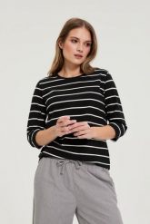 Bluzka w paski czarna. Czarne bluzki damskie MOODO, bez wzorów, z bawełny, bez kołnierzyka, bez ramiączek. Za 59.99 zł.