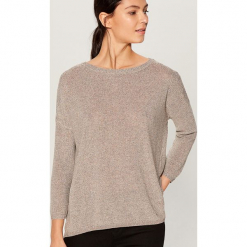 Brokatowy sweter z asymetrycznym dołem - Beżowy. Swetry damskie marki Mohito. Za 89.99 zł.