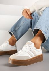 Biało-Beżowe Sneakersy w Stylu Kultowych Tenisówek na Grubej Podeszwie Carilne. Białe obuwie sportowe damskie Born2be, bez wzorów, z jeansu, tenisowe. Za 89.99 zł.
