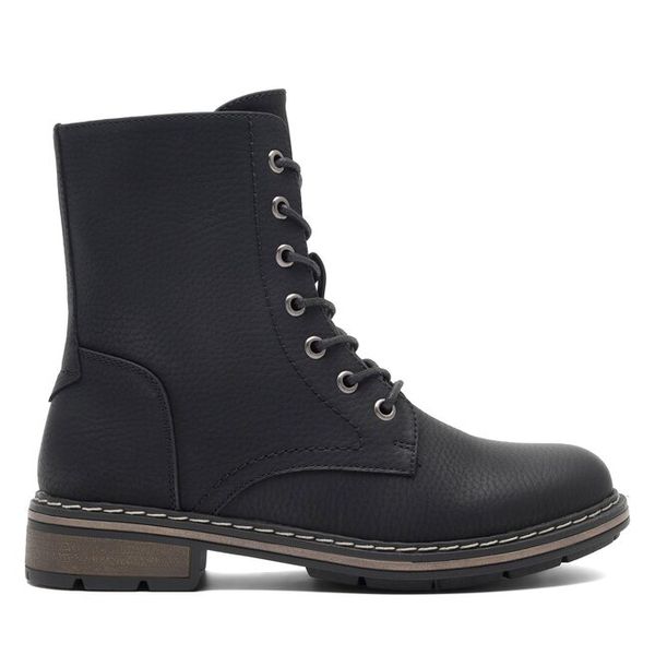 Trzewiki Clara Barson. Czarne botki damskie Clara Barson, bez obcasa, na płaskiej podeszwie, bez zapięcia. Za 129.99 zł.