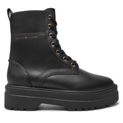 Trapery Tommy Hilfiger. Czarne śniegowce i trapery damskie Tommy Hilfiger. Za 479.99 zł.