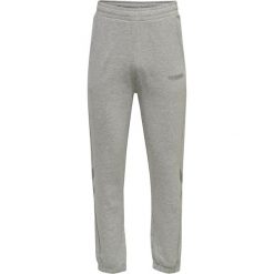 Jogging Hummel Legacy Plus. Czarne krótkie spodenki sportowe męskie Hummel, xl, bez wzorów, do biegania. Za 174.00 zł.