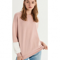 Bluza z pluszowymi rękawami - Różowy. Bluzy damskie marki Sinsay. W wyprzedaży za 29.99 zł.