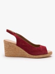 Bordowe sandały na koturnie. Czerwone sandały damskie Ryłko, bez wzorów, ze skóry, bez obcasa, na koturnie, bez zapięcia. Za 379.99 zł.