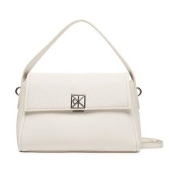 Torebka Calvin Klein. Białe torebki do ręki damskie Calvin Klein, bez wzorów, klasyczne, bez dodatków. Za 569.99 zł.