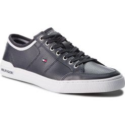 Sneakersy TOMMY HILFIGER - Core Corporate Leather Sneaker FM0FM01497 Midnight 403. Półbuty na co dzień męskie marki Tommy Hilfiger. W wyprzedaży za 299.00 zł.