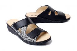 Dr. Brinkmann 701083-01 Czarny, klapki damskie. Czarne klapki damskie Dr. Brinkmann, bez wzorów, ze skóry, bez obcasa. Za 309.90 zł.