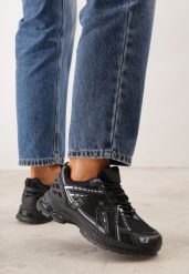 Czarne Sneakersy Siateczkowe na Piankowej Podeszwie z Ozdobnymi Przeszyciami Faria. Czarne obuwie sportowe damskie Born2be, bez wzorów, z dzianiny. Za 139.99 zł.