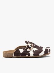 Mule damskie w krowie łaty. Brązowe klapki damskie Brawo sp. z o.o., bez wzorów, ze skóry, bez obcasa, na płaskiej podeszwie. Za 399.99 zł.