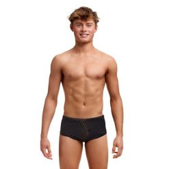 Kąpielówki chłopięce spodenki bokserki Funky Trunks Gold Weaver. Czarne kąpielówki dla chłopców FUNKY TRUNKS, bez wzorów. Za 119.00 zł.