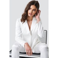 Iva Nikolina x NA-KD Satynowa marynarka - White. Białe żakiety damskie Iva Nikolina x NA-KD, z satyny. Za 242.95 zł.