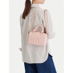 Torebka Nine West. Czerwone torebki do ręki damskie Nine West, bez wzorów, klasyczne, bez dodatków. Za 269.99 zł.