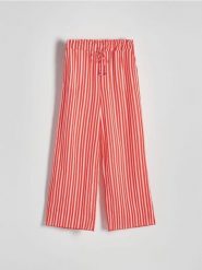 Bawełniane spodnie w paski - wielobarwny. Spodnie materiałowe damskie Reserved, l, bez wzorów, z bawełny. W wyprzedaży za 65.99 zł.